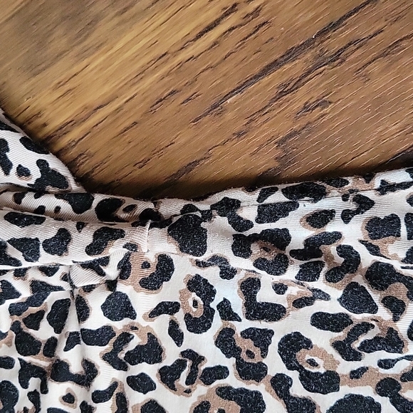 Maurices 24/7 Leopard Print T-Shirt Small - Picture 4 of 6